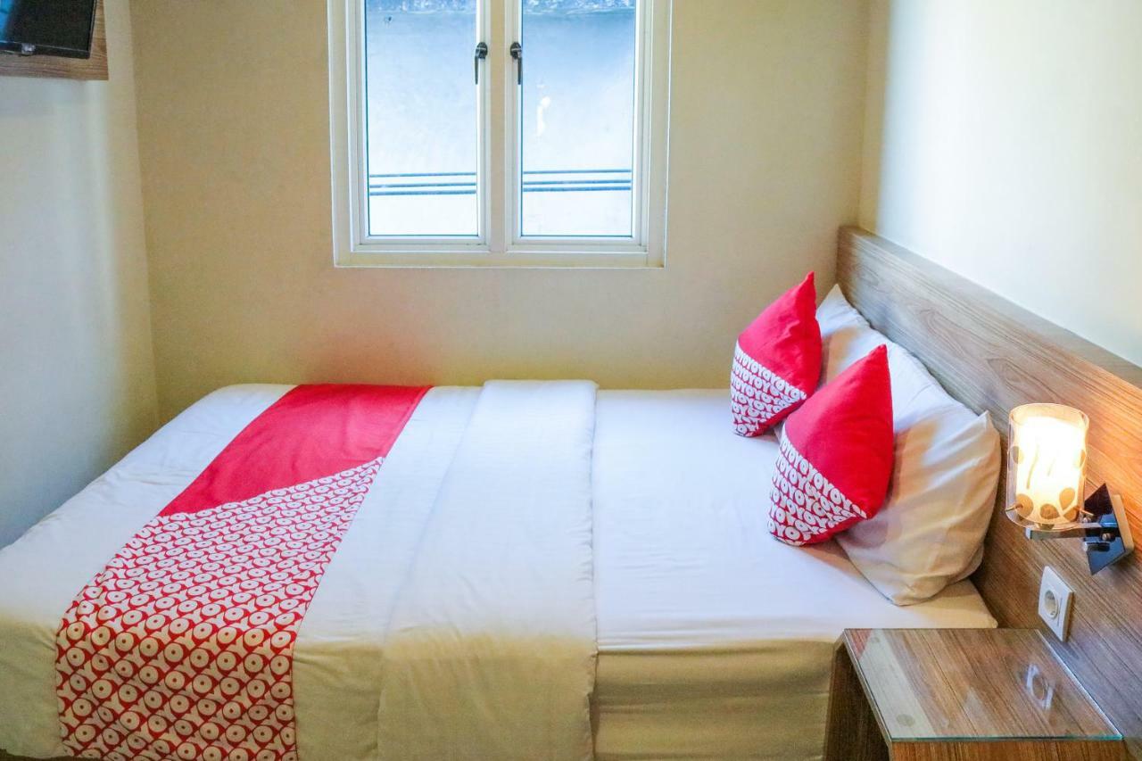 Oyo 984 Maleo Guest House Ambon Bagian luar foto