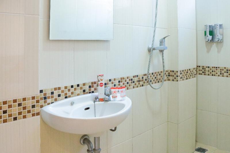 Oyo 984 Maleo Guest House Ambon Bagian luar foto